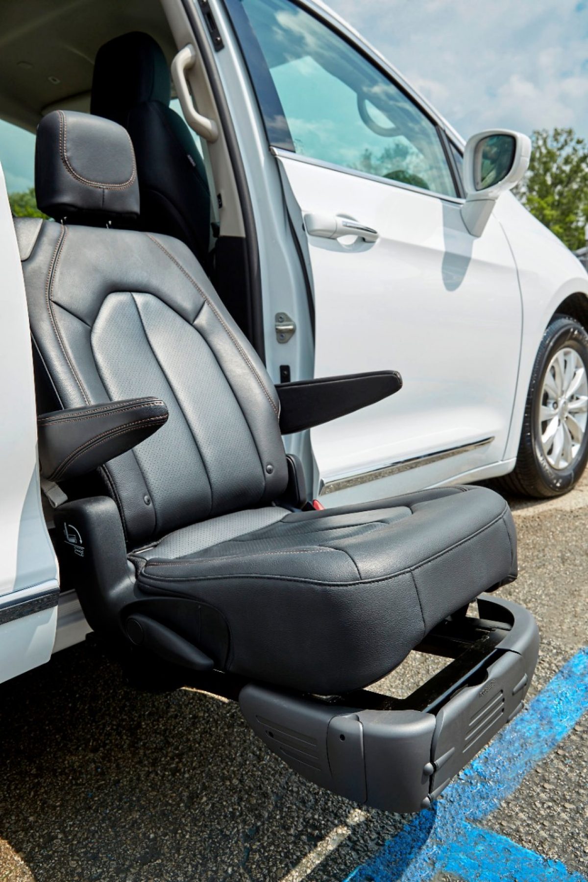 Turny Evo Transfer Seat Wheelchair Getaways Bethel CT 800 228 0185 pin-on-saliha